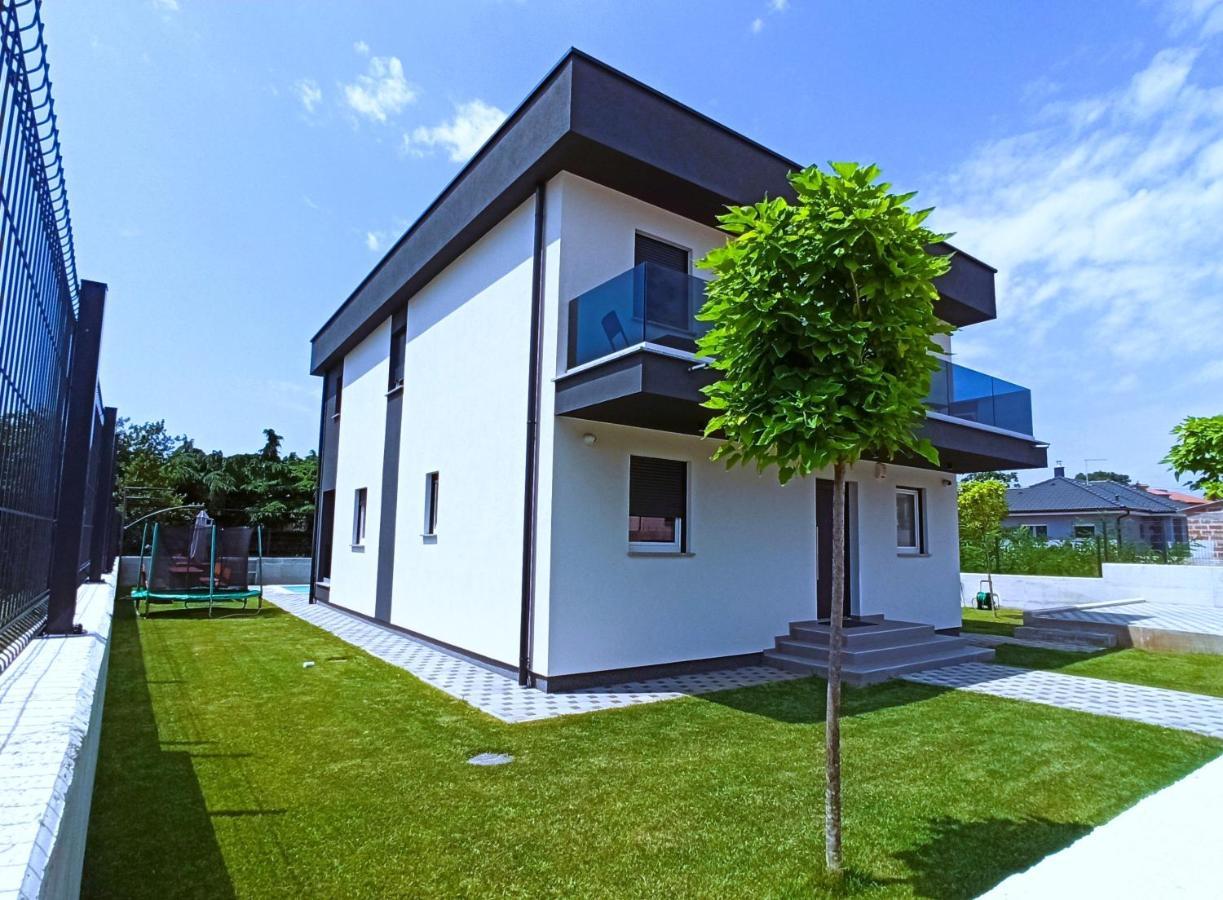 Villa Nikolina - Luxury Villa With 5 Bedrooms And Swimming Pool Vodnjan Exterior photo